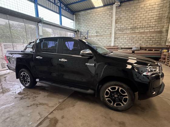 TOYOTA HILUX 2.8 D-4D TURBO DIESEL CD SRX 4X4 AUTOMÁTICO TOYOTA HILUX 2.8 D-4D TURBO DIESEL CD SRX 4X4 AUTOMÁTICO